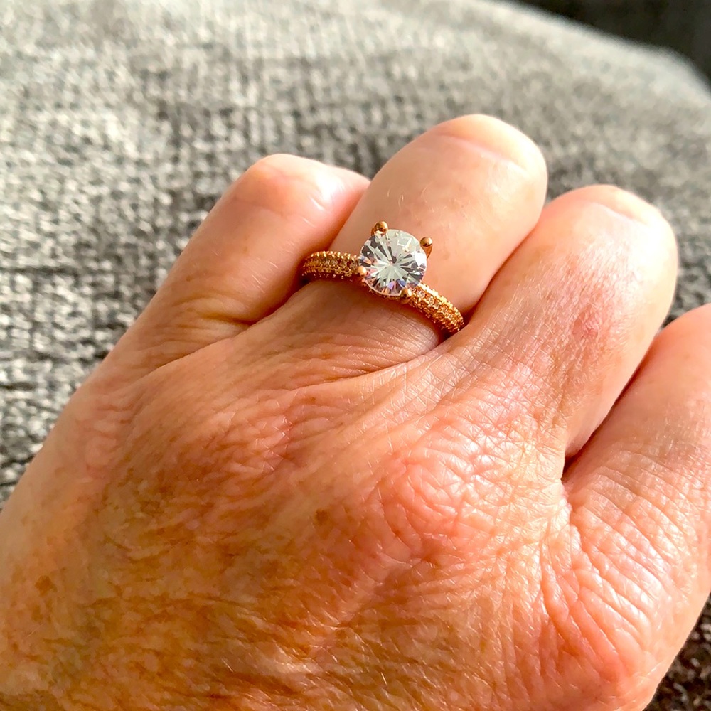 I Kt faux diamond set in rose gold plated